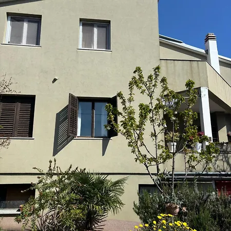 Apartment House Demaro *